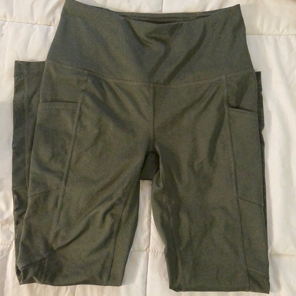 Green workout leggings.